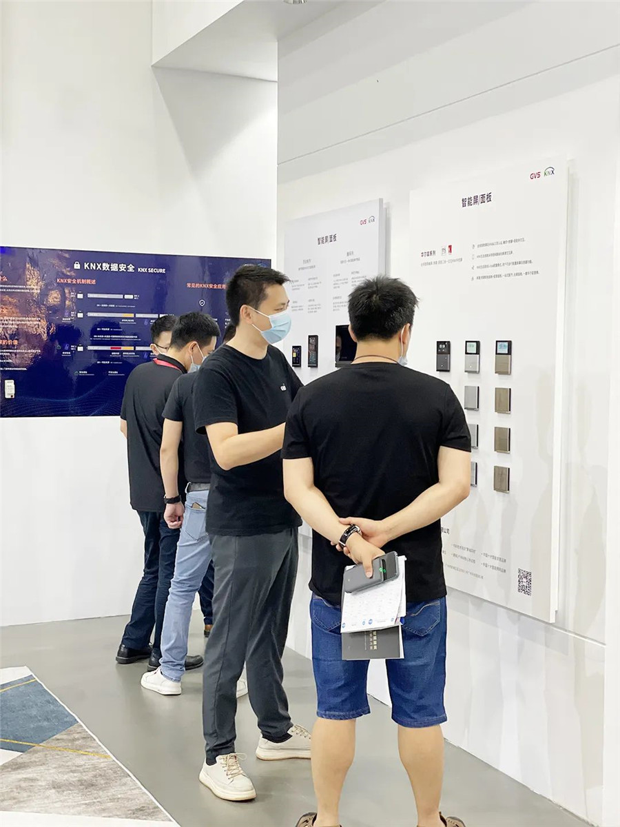 GVS于2022年全新發(fā)布的華爾茲系列智能語(yǔ)音面板、高級(jí)版M+O融合網(wǎng)關(guān)